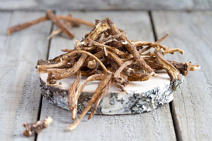 Dried dandelion roots