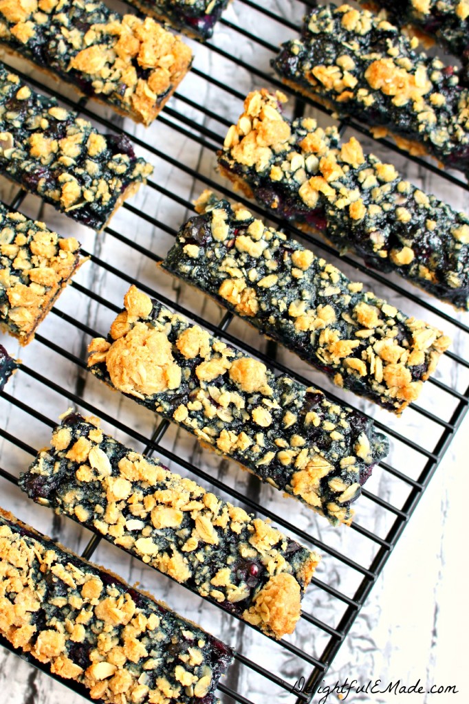 Blueberry-Oatmeal-Breakfast-Bars-by-DelightfulEMade.com-vert3-682x1024