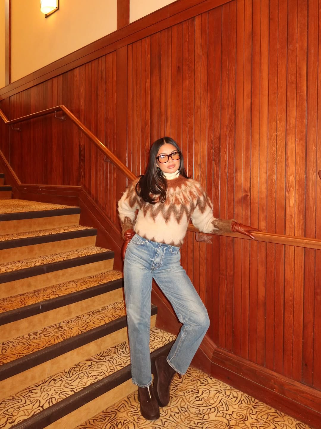 Woman wearing best outfit formula of 2026.