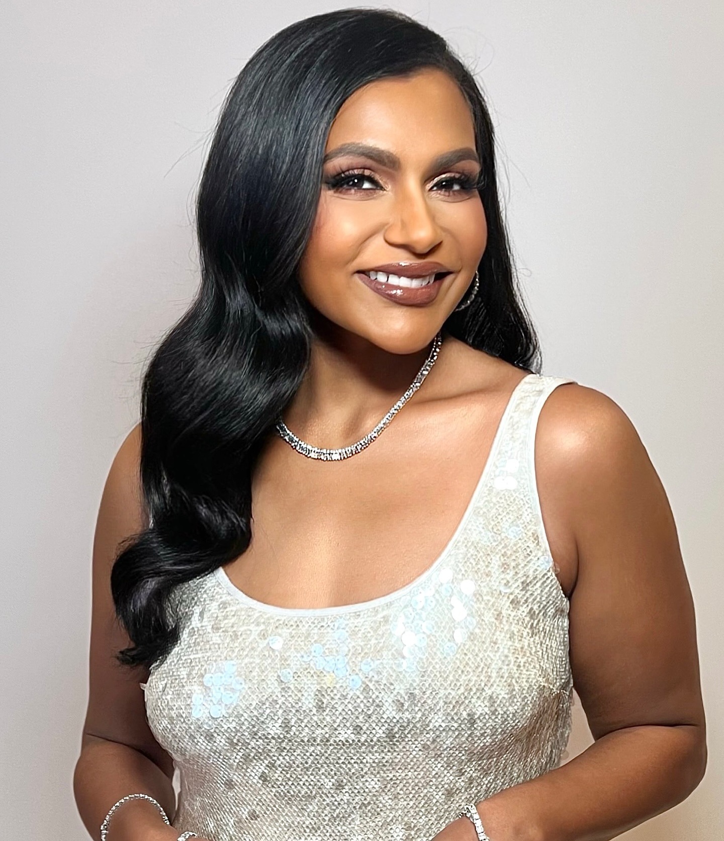 Photo of Mindy Kaling with Old Hollywood curls