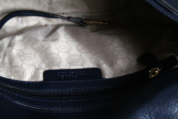 Michael kors medium bedford tassle