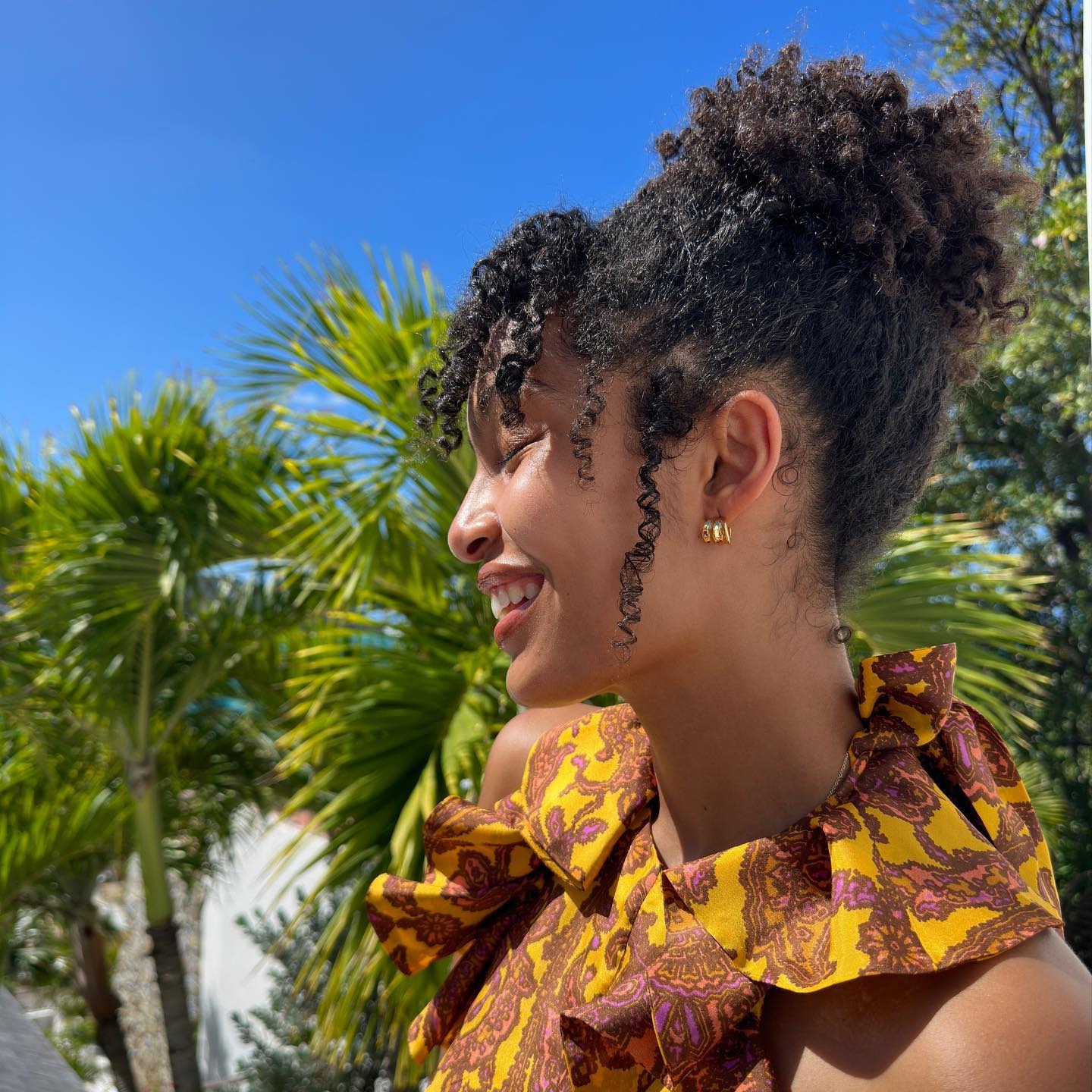 Photo of Yara Shahidi with a curly updo