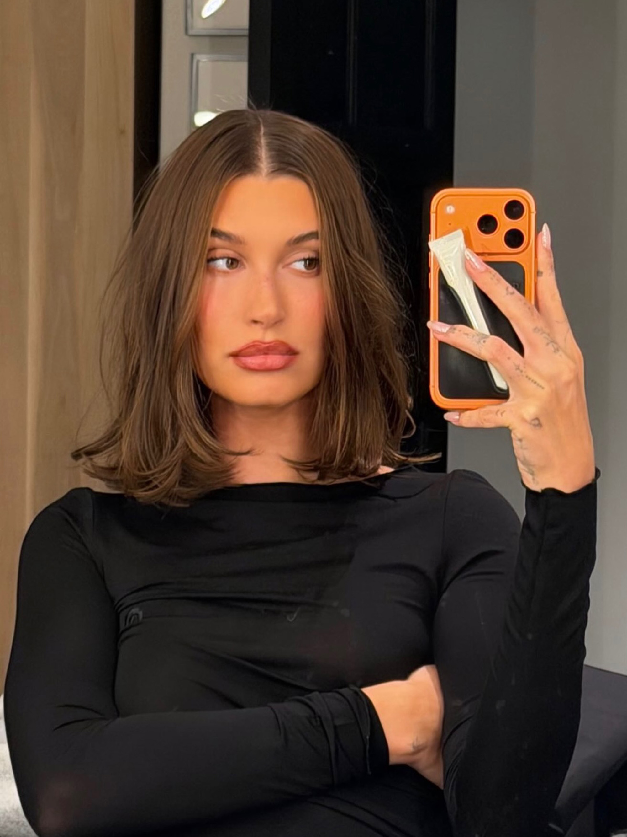 A '90s bob on Hailey Bieber.