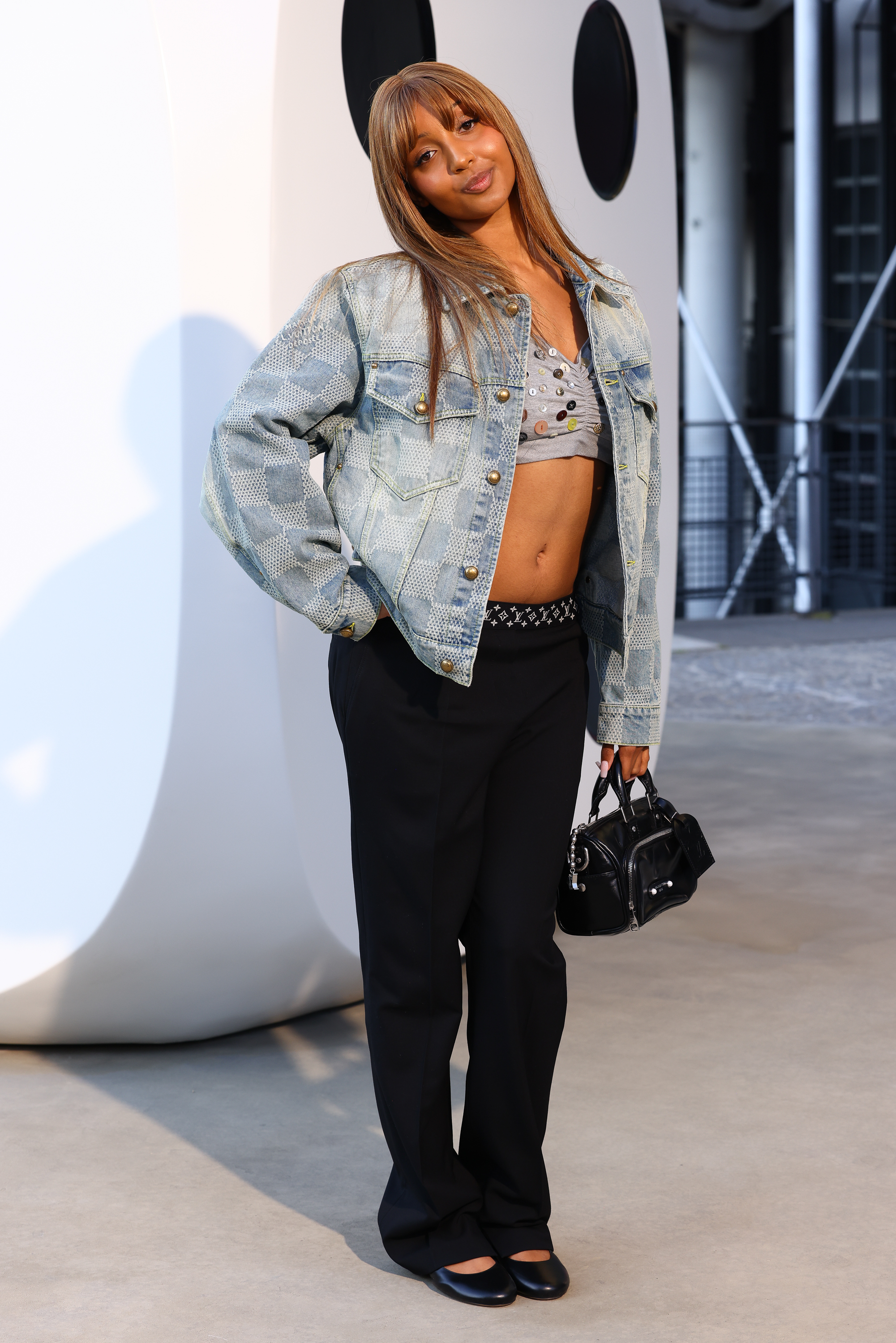 PARIS, FRANCE - JUNE 24: (EDITORIAL USE ONLY - For Non-Editorial use please seek approval from Fashion House) PinkPantheress attends the Louis Vuitton Menswear Spring/Summer 2026 show as part of Paris Fashion Week on June 24, 2025 in Paris, France. (Photo by Marc Piasecki/WireImage)