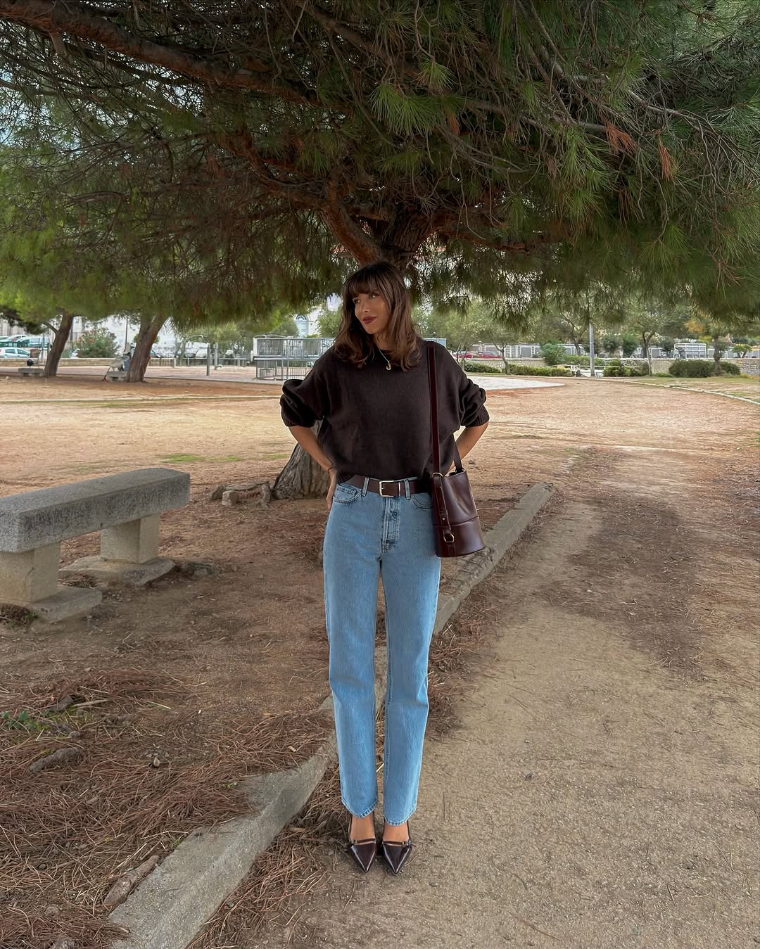 Woman wearing jeans with heels outfit 2026.