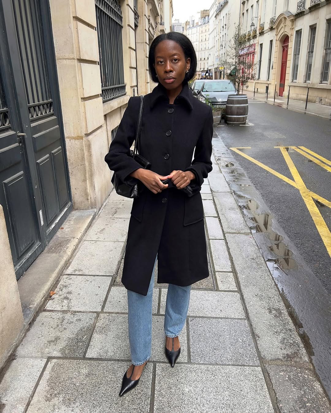 Woman wearing jeans with heels outfit 2026.