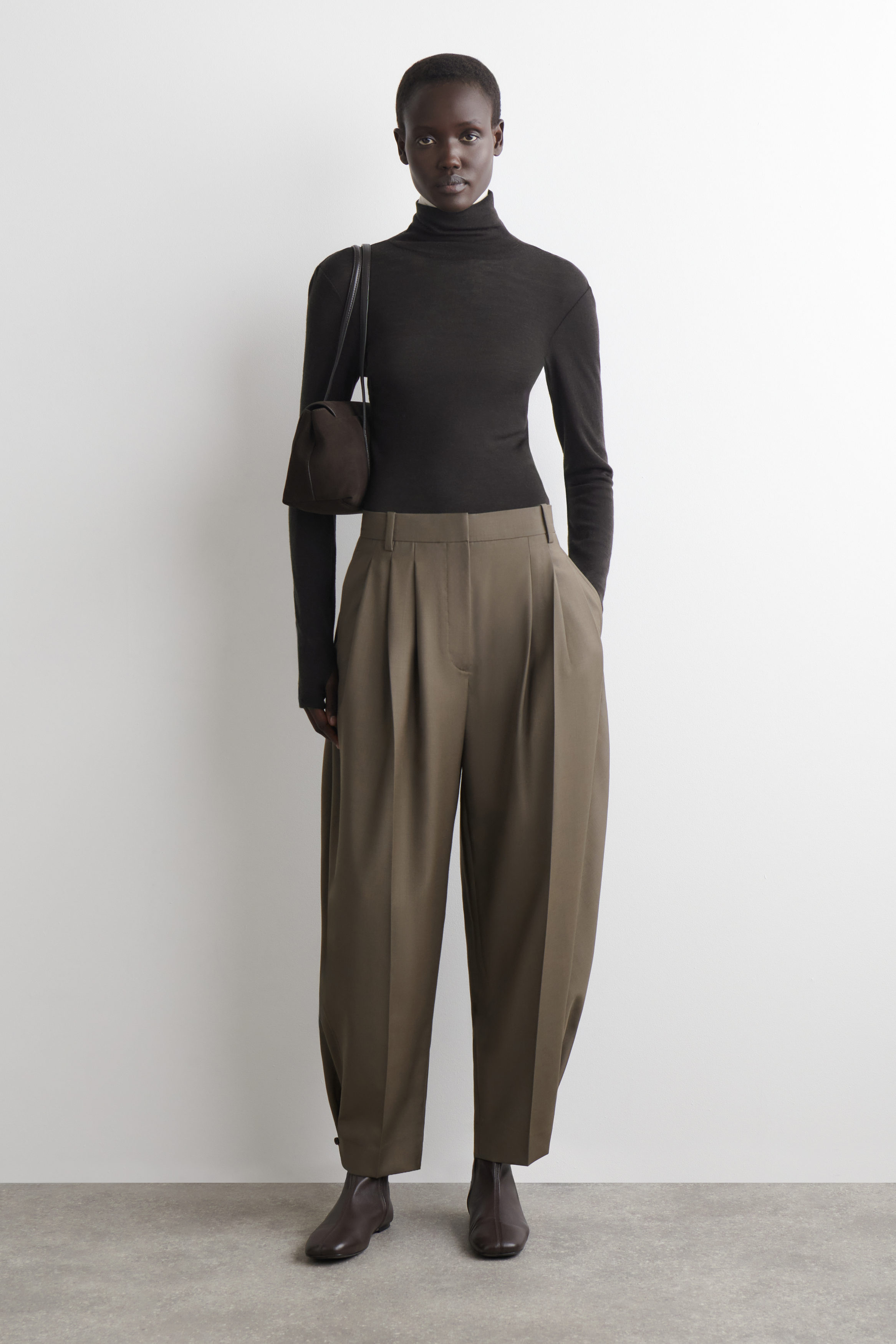 Pleated Barrel-Leg Wool Pants