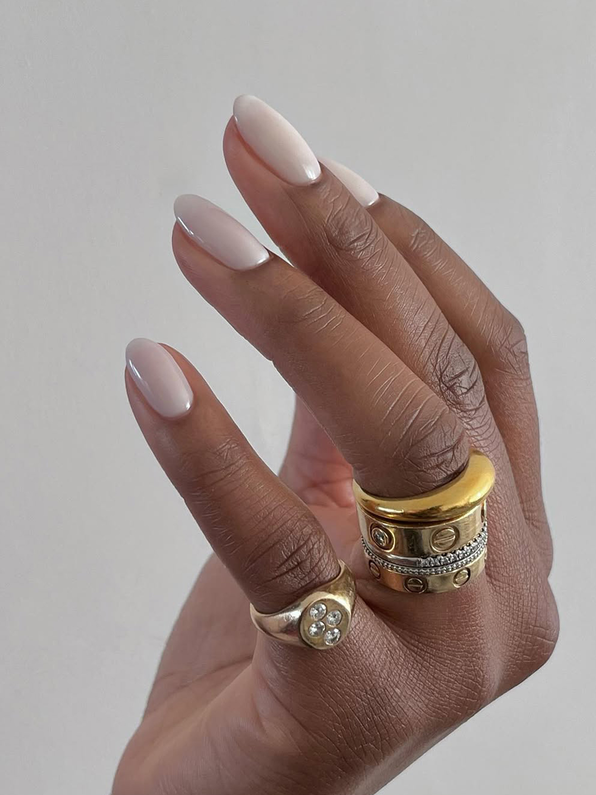 A milky white manicure by Julia Diogo.